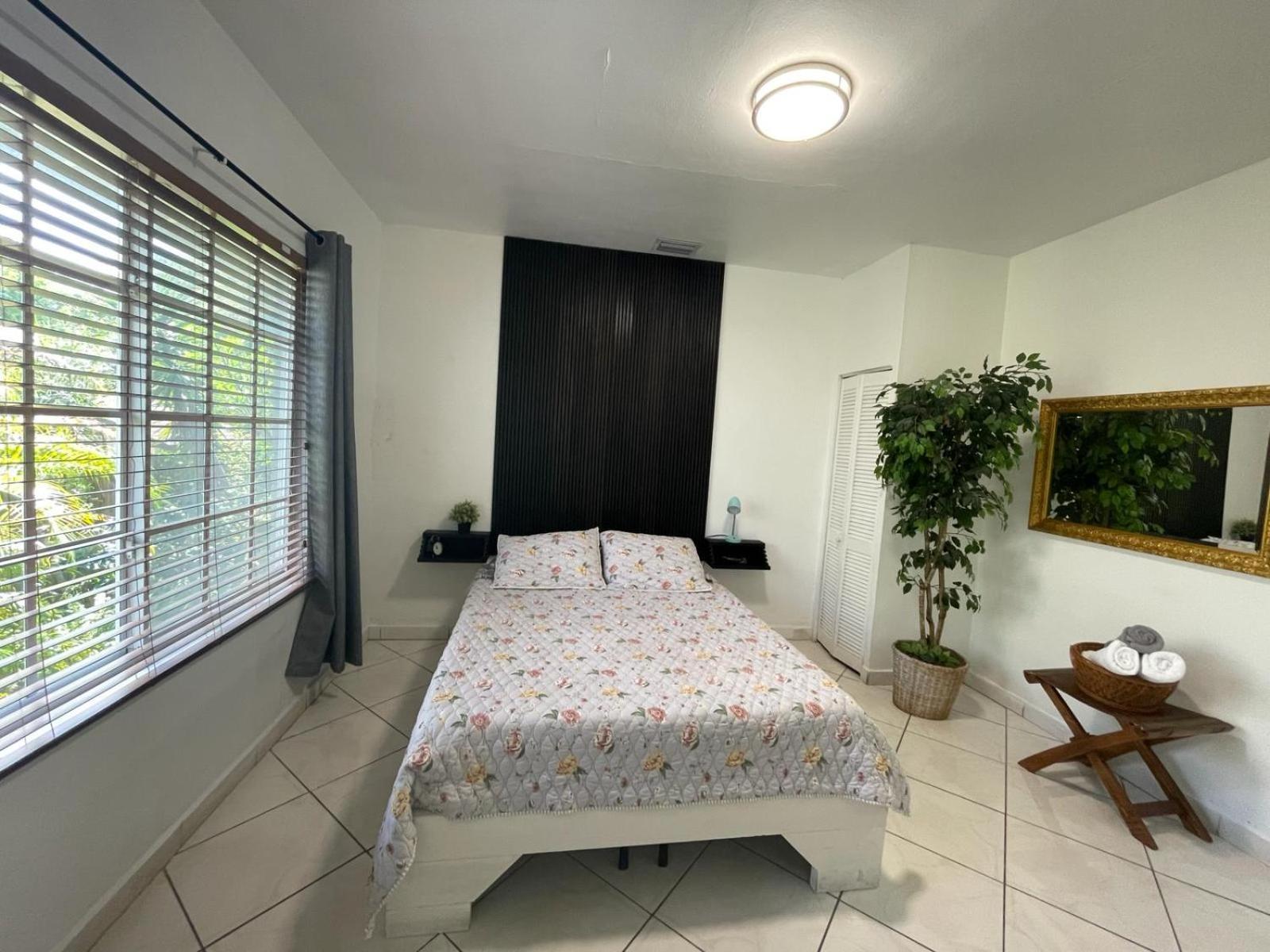 Private Suite Next To Calle Ocho Miami Extérieur photo