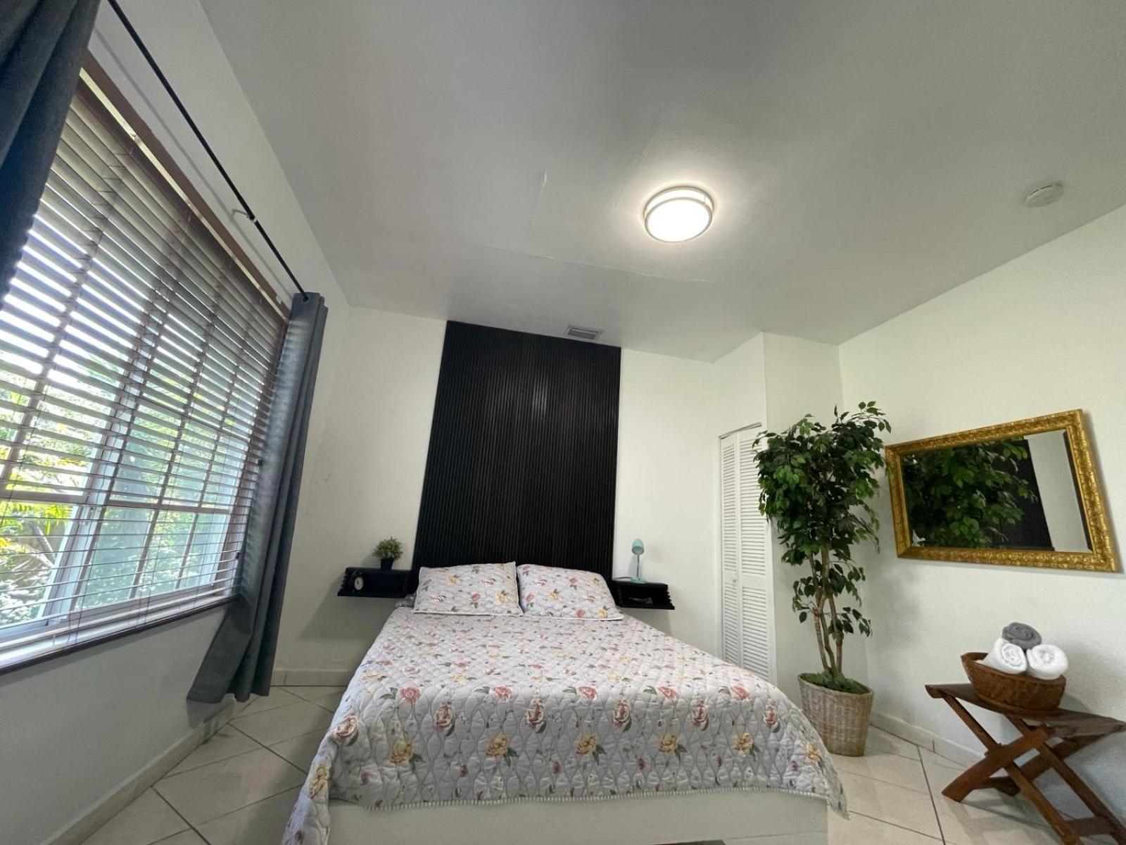 Private Suite Next To Calle Ocho Miami Extérieur photo