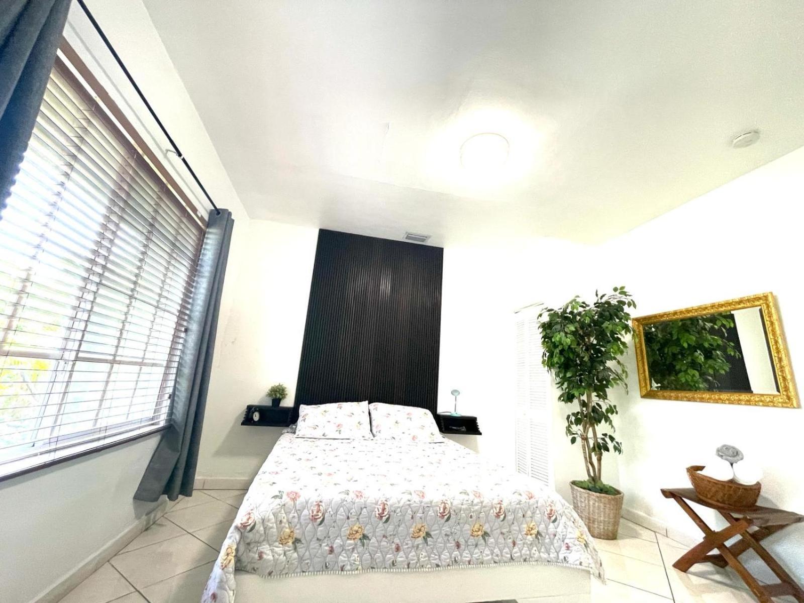 Private Suite Next To Calle Ocho Miami Extérieur photo
