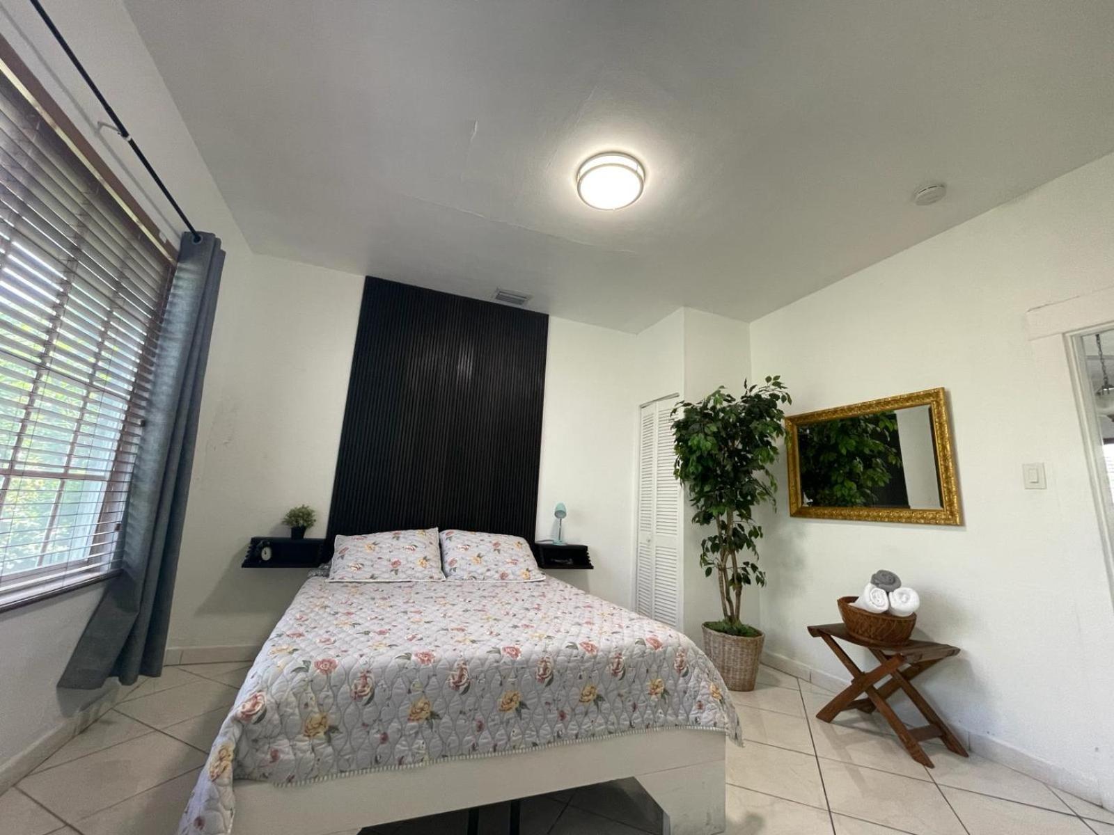 Private Suite Next To Calle Ocho Miami Extérieur photo